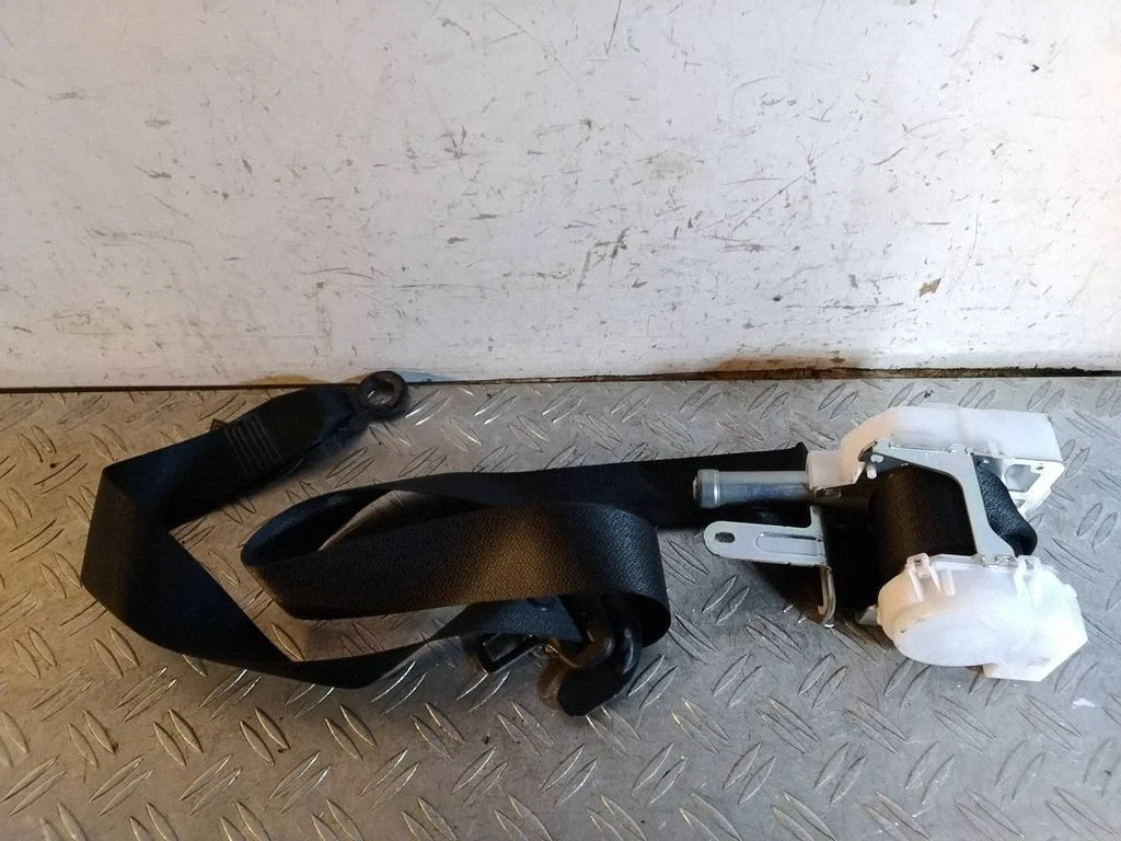 Front seatbelt – Lexus RX 450H (2016-)