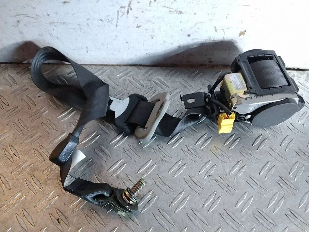 Front seatbelt – Honda Accord (2003-2007)