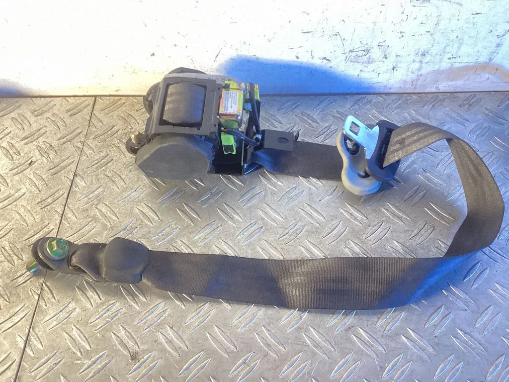 Front seatbelt – Honda Accord (2003-2007)