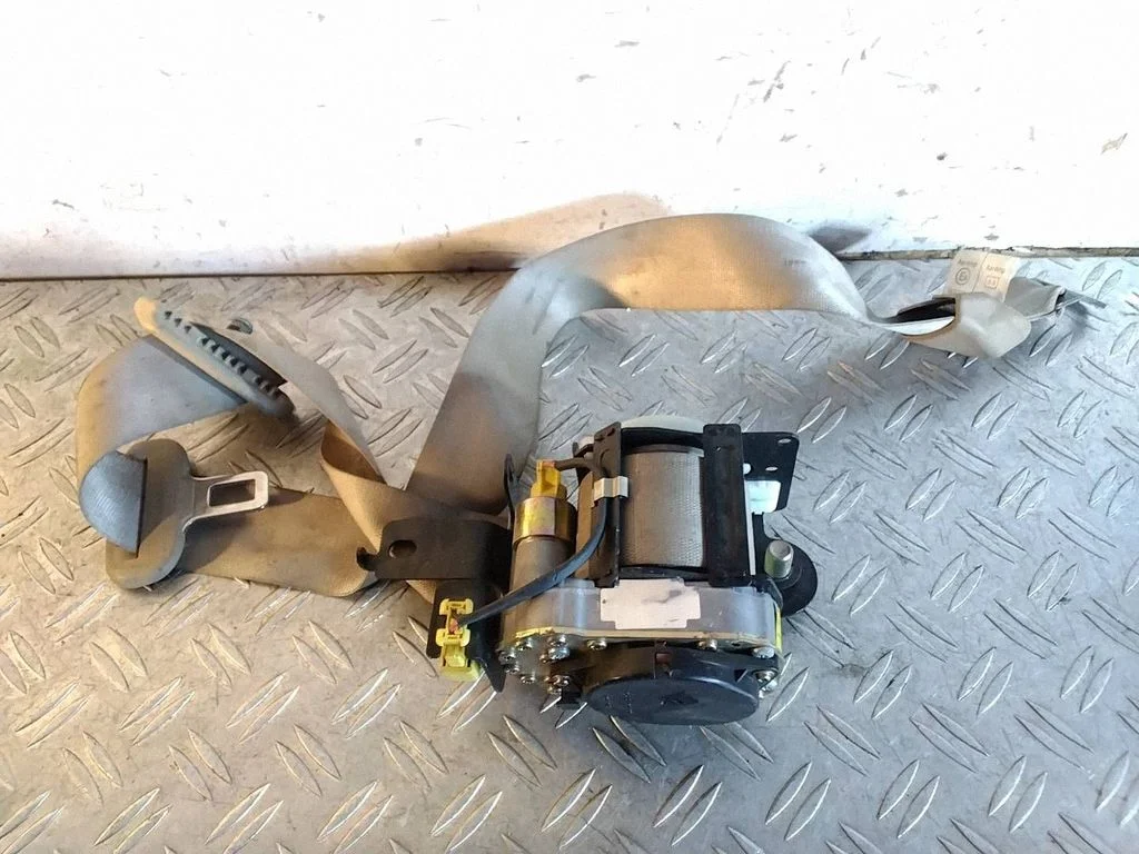 Front seatbelt – Honda Accord (2003-2007)