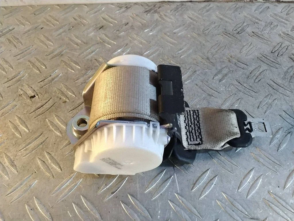 Middle seatbelt (rear) 34090121D