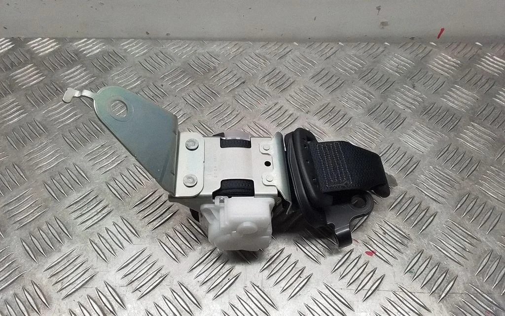 Middle seatbelt (rear) – Lexus NX (2021-)