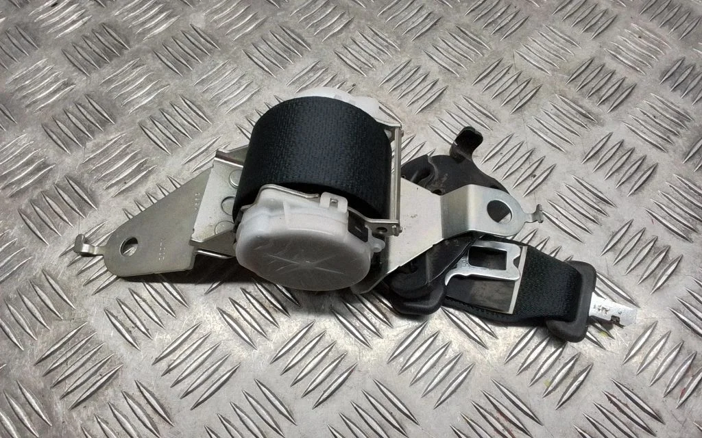 Middle seatbelt (rear) – Lexus NX (2014-2021)