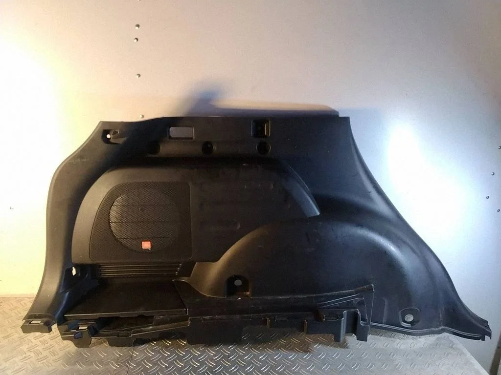 Pagasiruumi külje alumine viimistluspaneel – Toyota RAV 4 (XA40) (2012-2018)