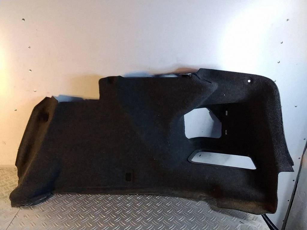 Pagasiruumi külje alumine viimistluspaneel – BMW 5-seeria F10 F11 (2009-2016)