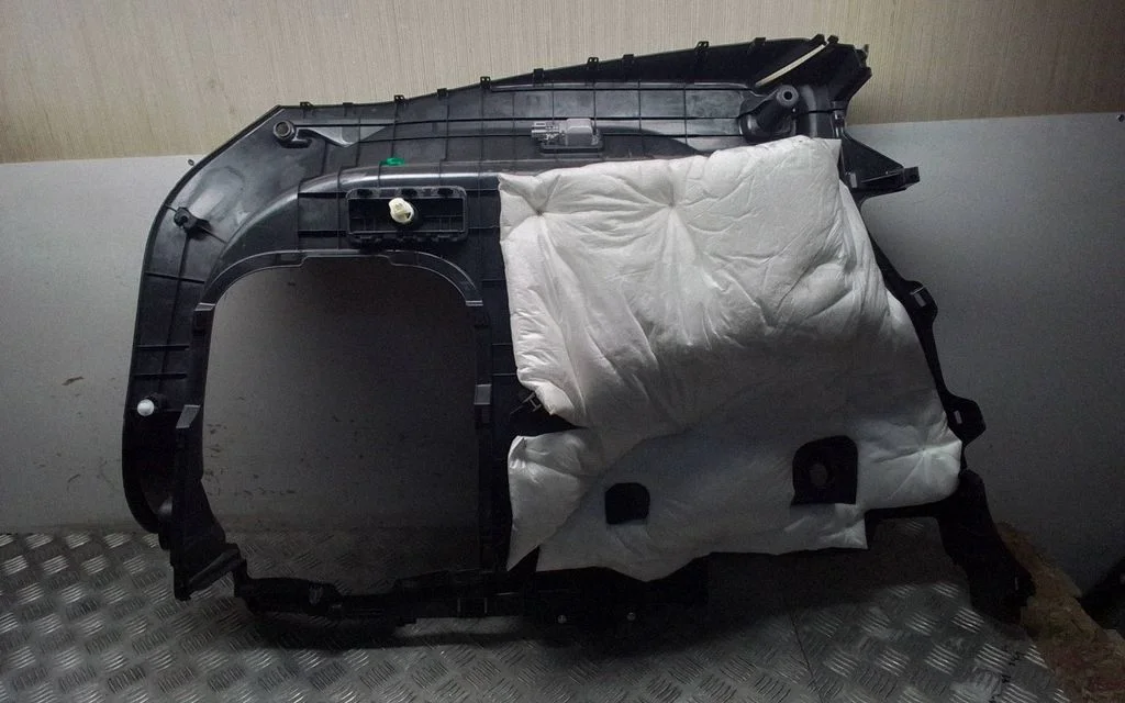 Pagasiruumi külje viimistluspaneel – Toyota RAV 4 (XA50) (2018-)