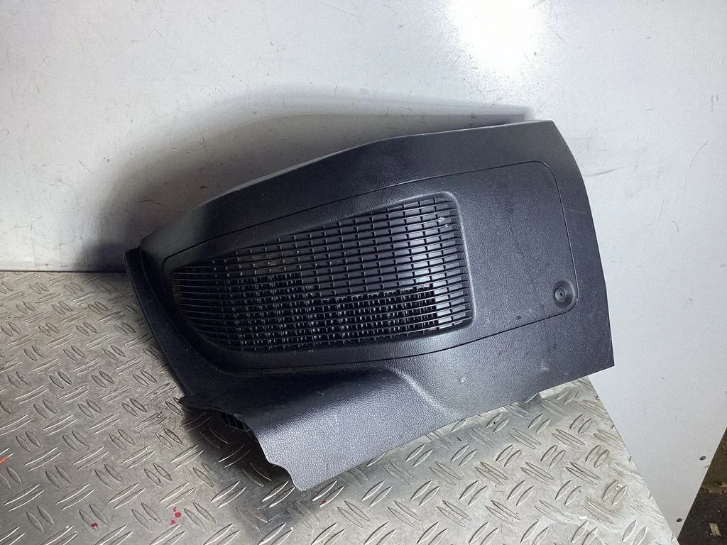 Tailgate/trunk side cover trim – Lexus NX (2021-)