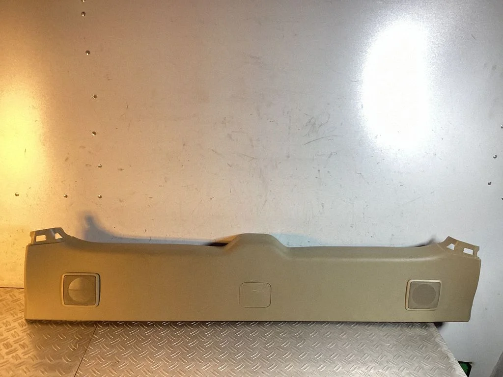 Tailgate/boot lid cover trim – Toyota Land Cruiser (J200) (2008-)