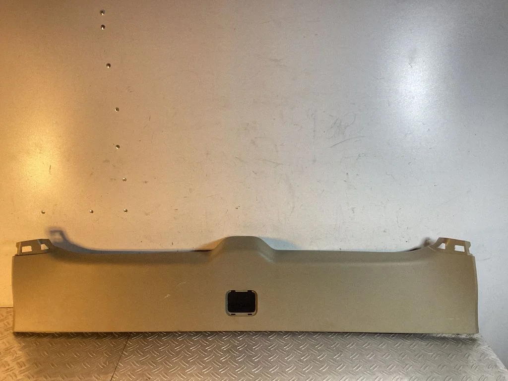Tailgate/boot lid cover trim – Toyota Land Cruiser (J200) (2008-)