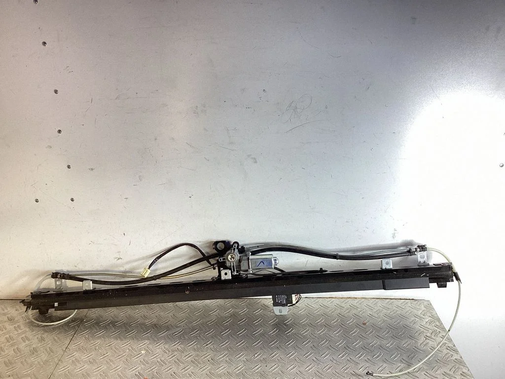 Elektriline tagaklaasi päikesevari – Lexus GS 250 350 300H 450H (2013-)