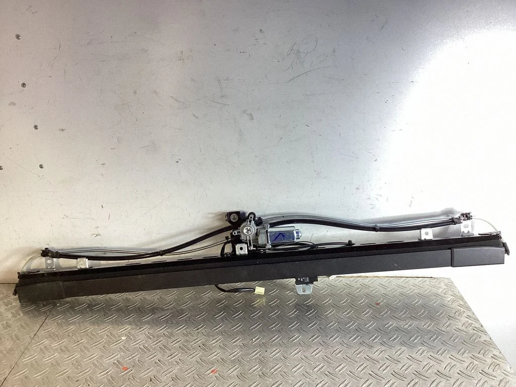 Elektriline tagaklaasi päikesevari – Lexus GS 250 350 300H 450H (2013-)