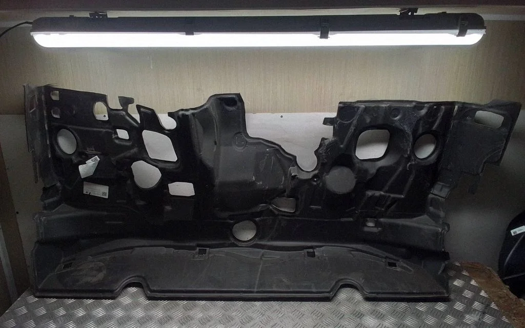 Armatuurlaua all olev heliisolatsioon – Tesla Model Y (2020-)