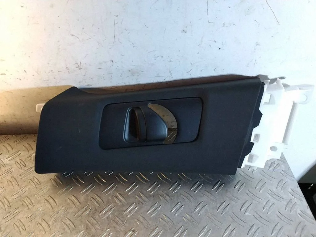 (B) pillar trim (top) – Lexus RX 450H (2016-)