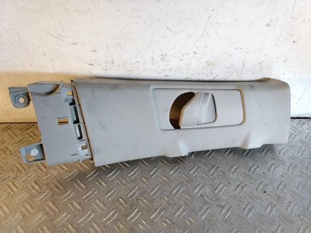 (B) pillar trim (top) – Toyota Land Cruiser (J150) (2009-)