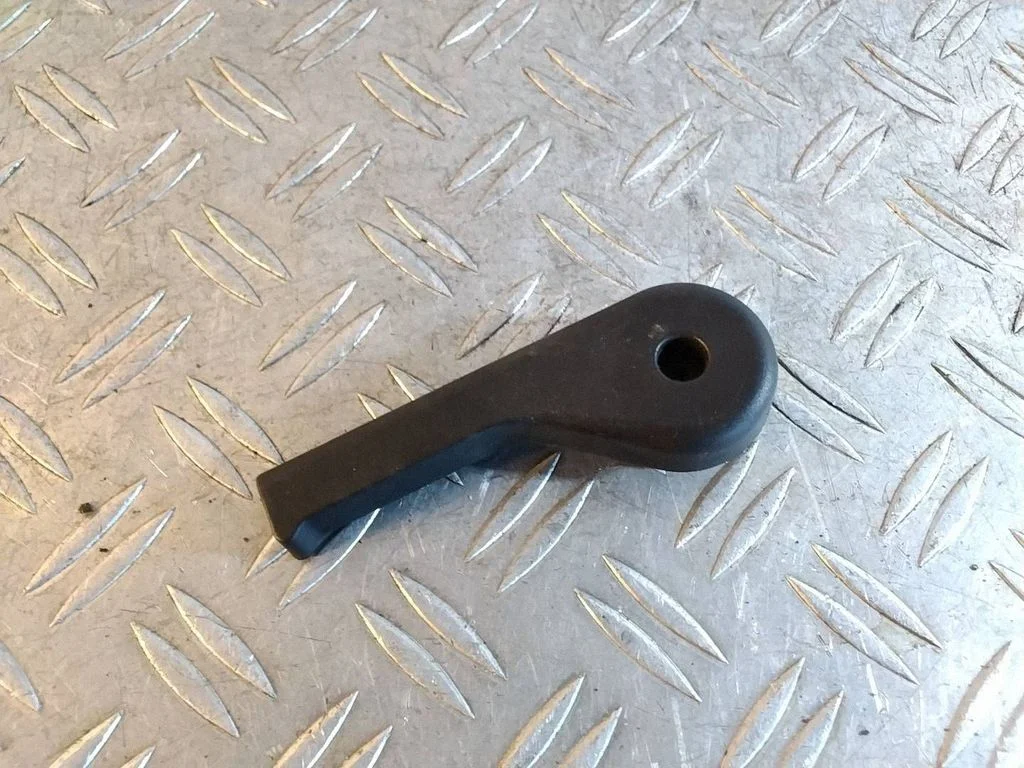 Engine bonnet (hood) release handle