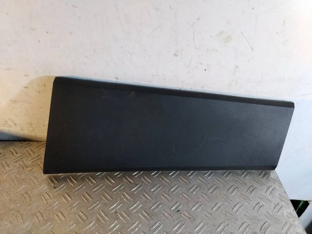 (B) pillar trim (bottom) EMG500290