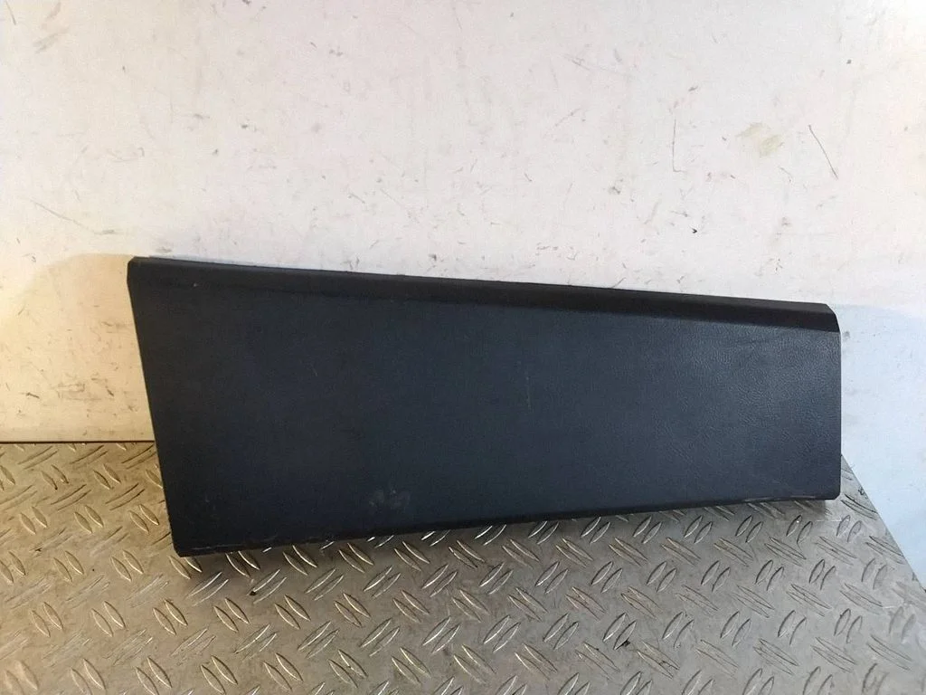 (B) pillar trim (bottom) EMG500280