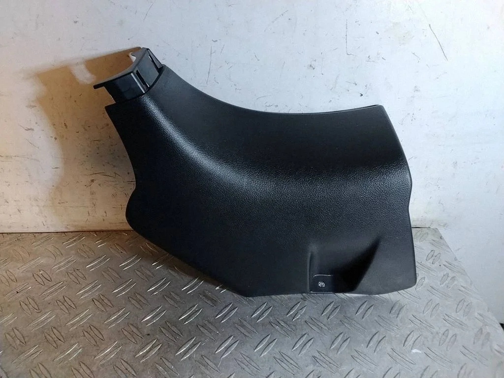 Foot area side trim – Lexus RX 450H (2016-)