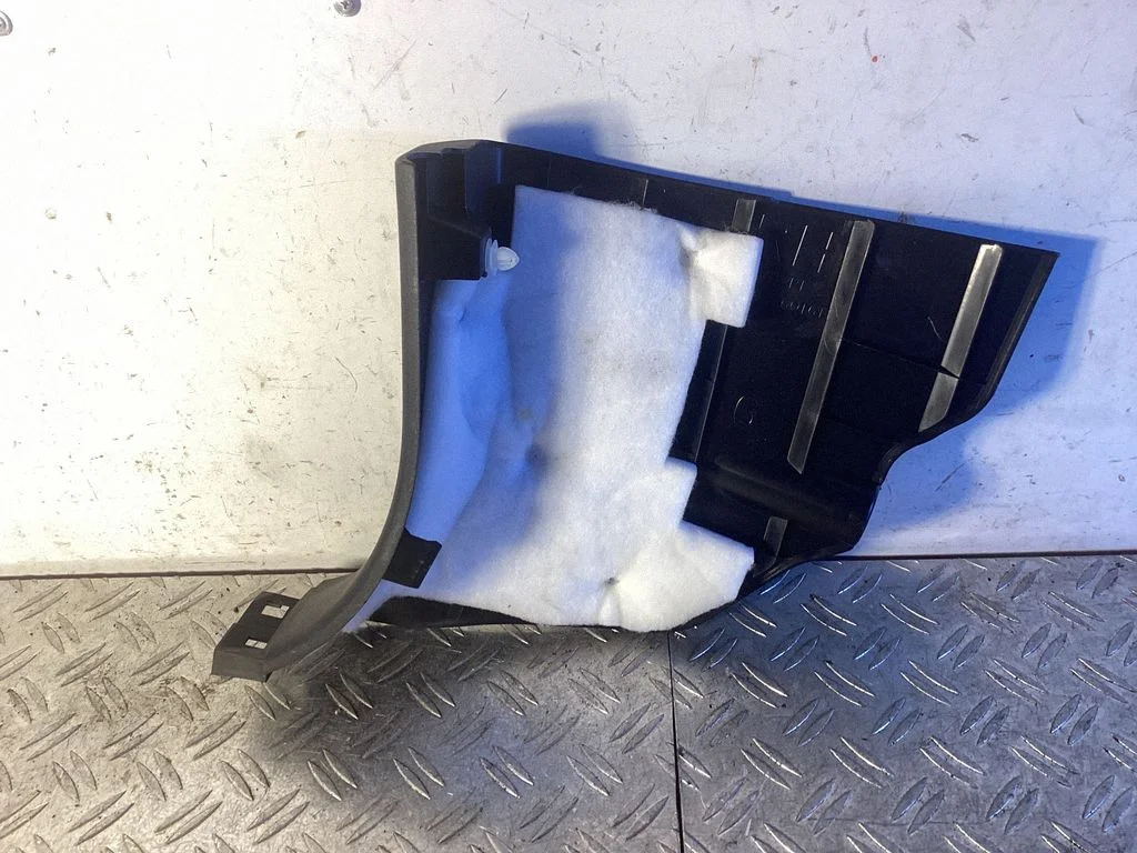 Foot area side trim – Toyota Land Cruiser (J150) (2009-)