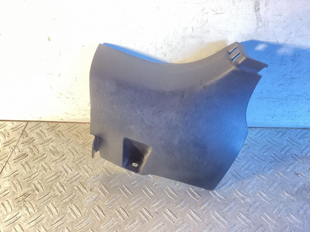 Foot area side trim – Toyota RAV 4 (XA40) (2012-2018)