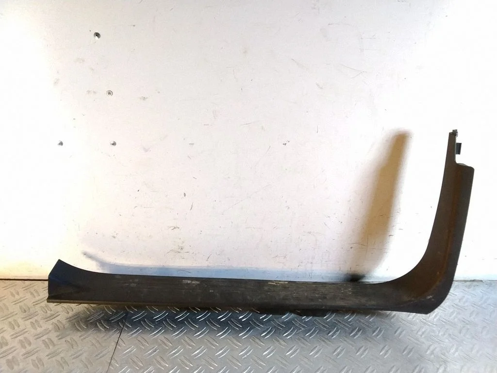 Side skirt front trim – Toyota Land Cruiser (J200) (2008-)