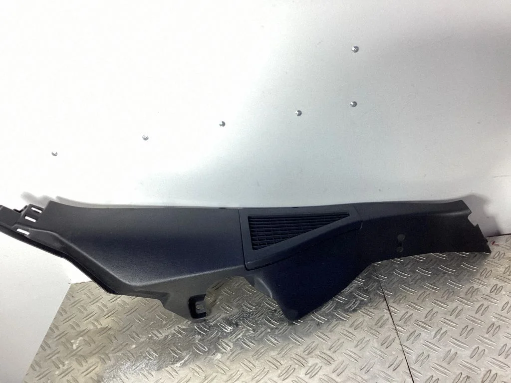 Rear seat side bottom trim