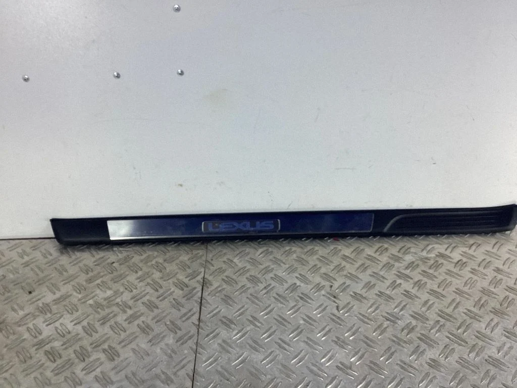 Side skirt front trim – Lexus RC (2014-)