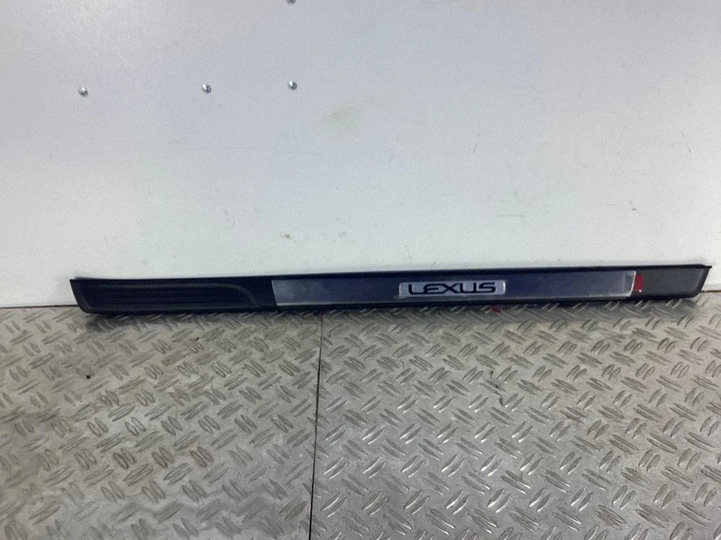 Side skirt front trim – Lexus RC (2014-)