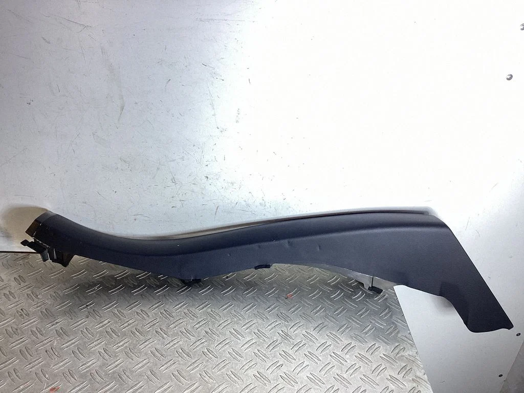 Rear seat side top trim
