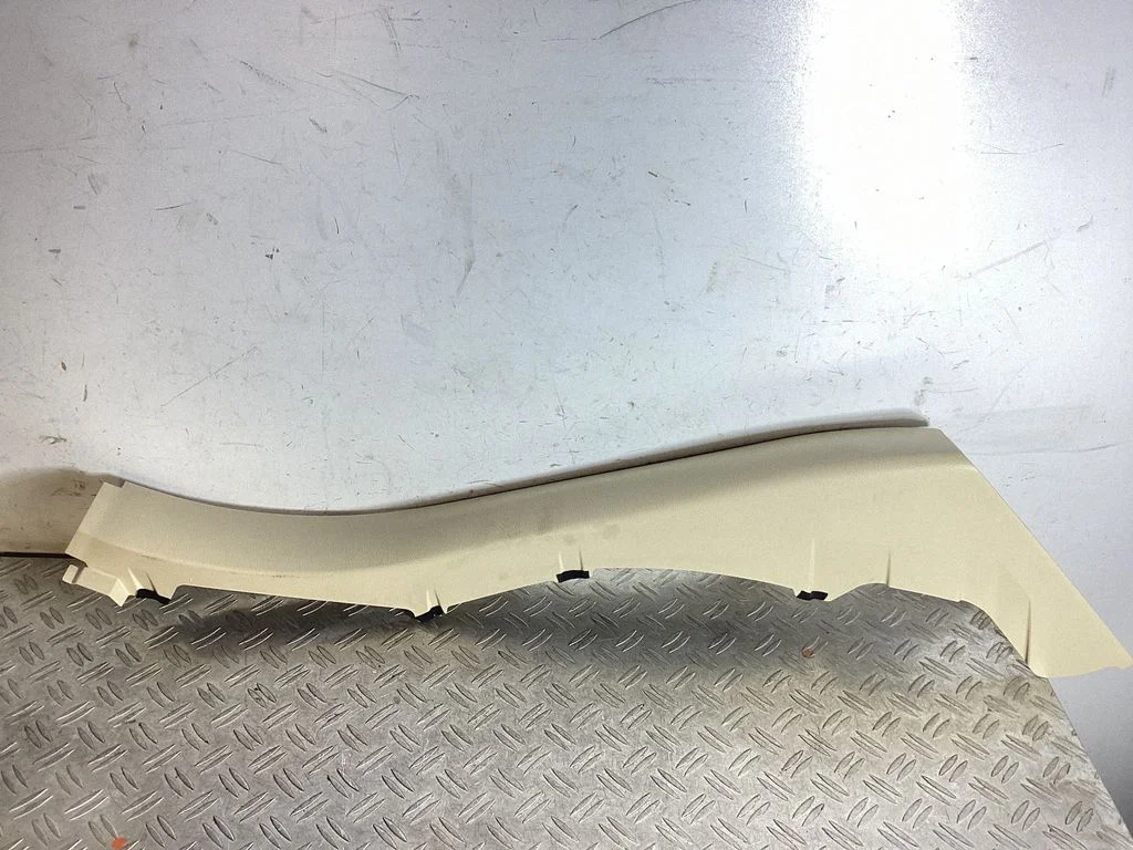 Rear seat side top trim