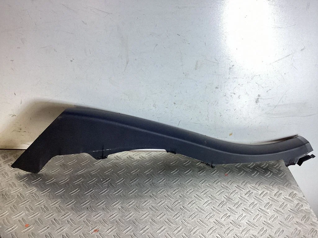 Rear seat side top trim