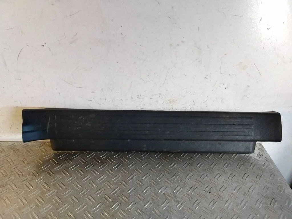 Front sill trim cover – Toyota Land Cruiser (J150) (2009-)