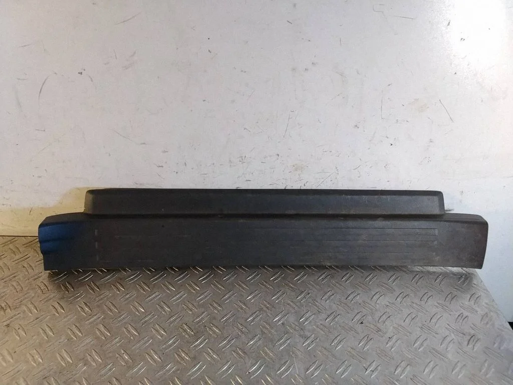 Front sill trim cover – Toyota Land Cruiser (J150) (2009-)
