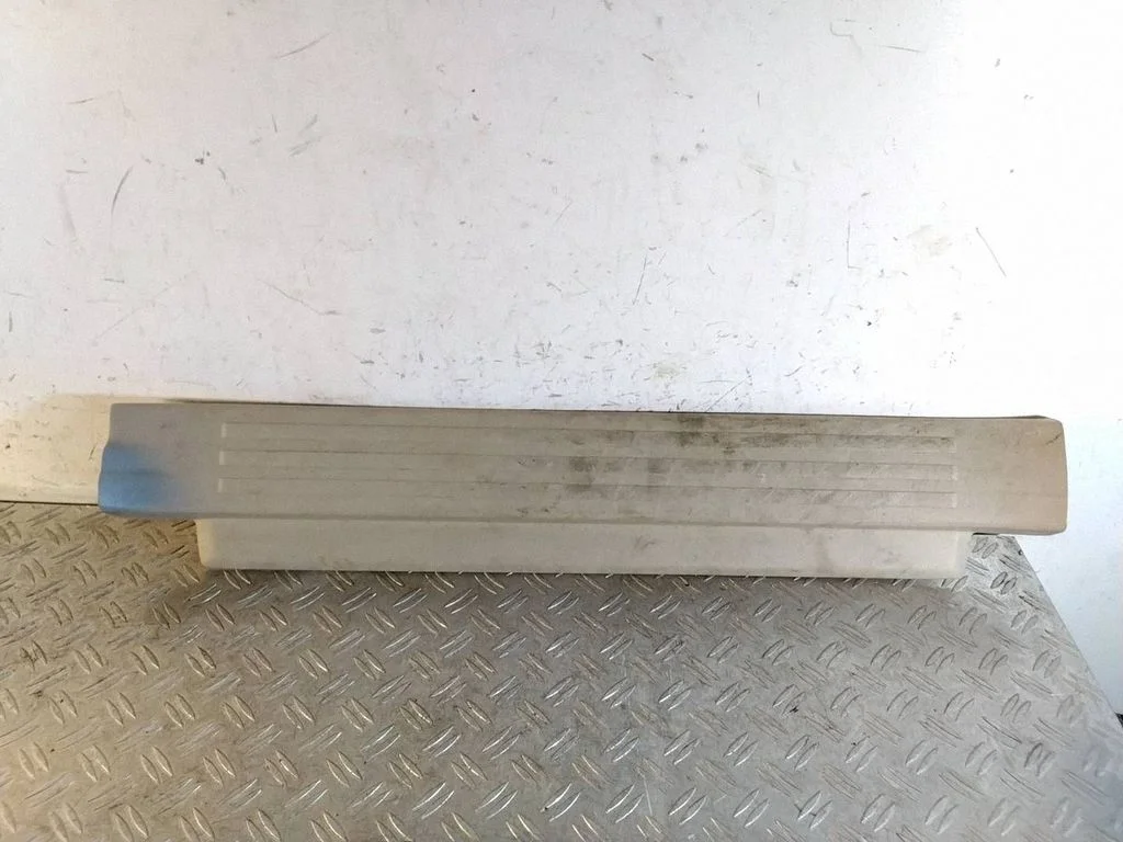 Front sill trim cover – Toyota Land Cruiser (J150) (2009-)
