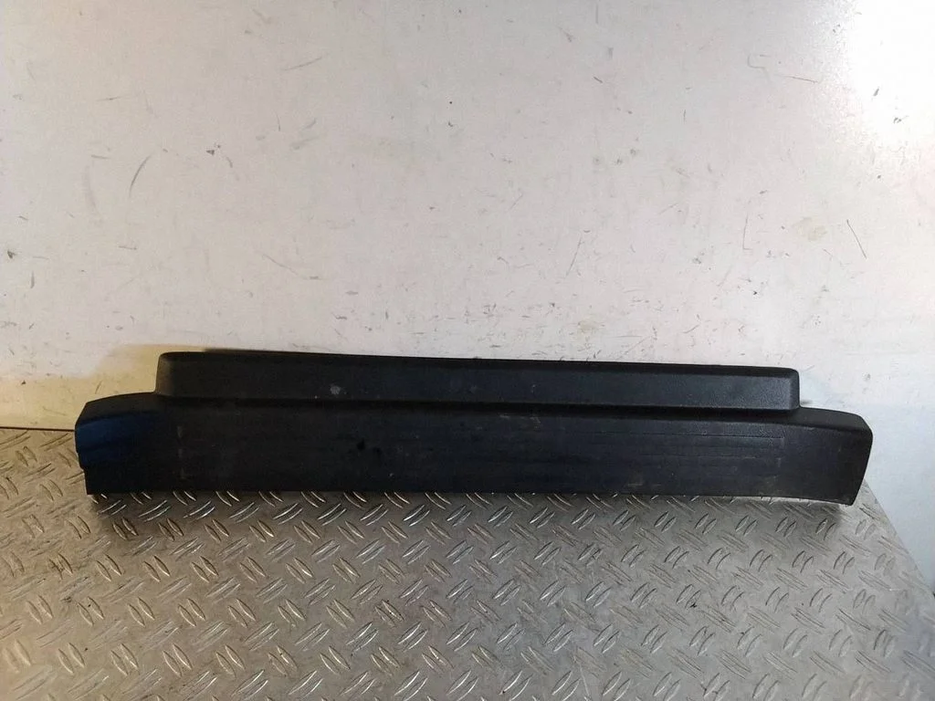 Front sill trim cover – Toyota Land Cruiser (J150) (2009-)