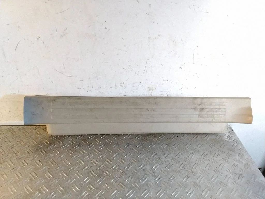 Front sill trim cover – Toyota Land Cruiser (J150) (2009-)