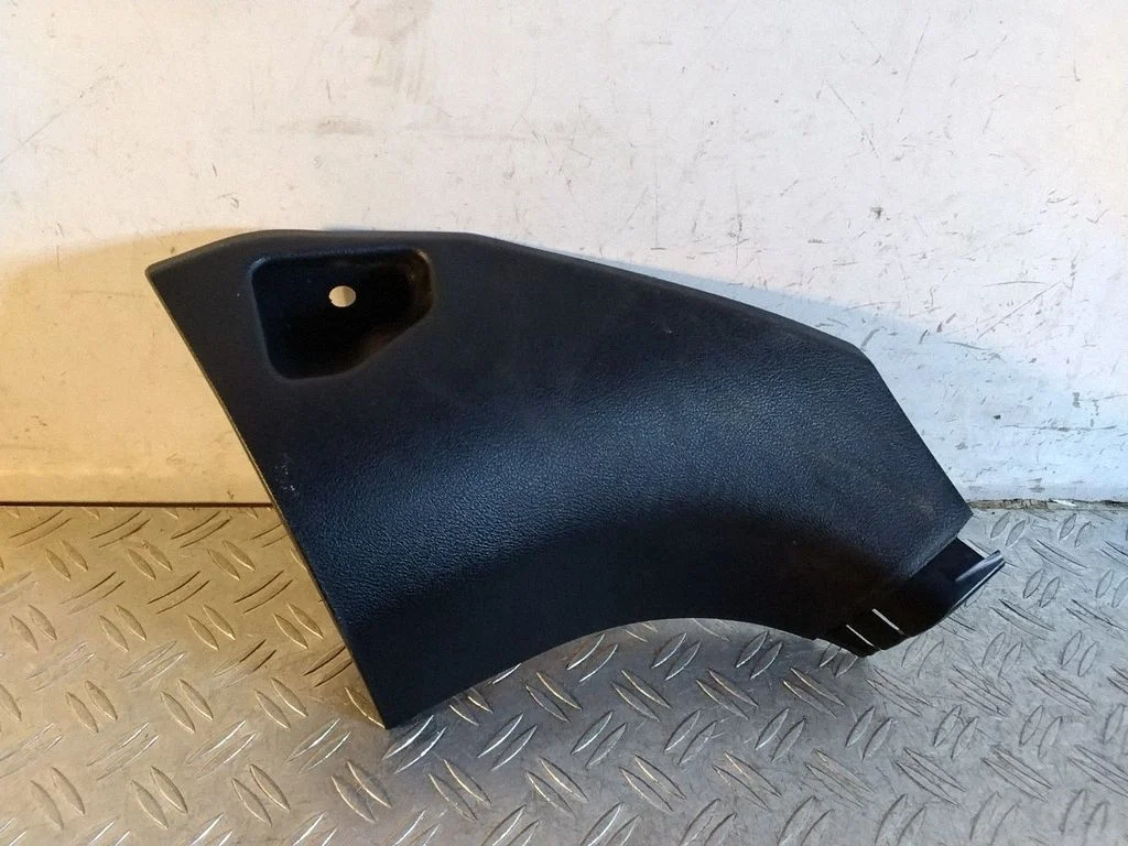 Foot area side trim – Lexus RX 450H (2016-)