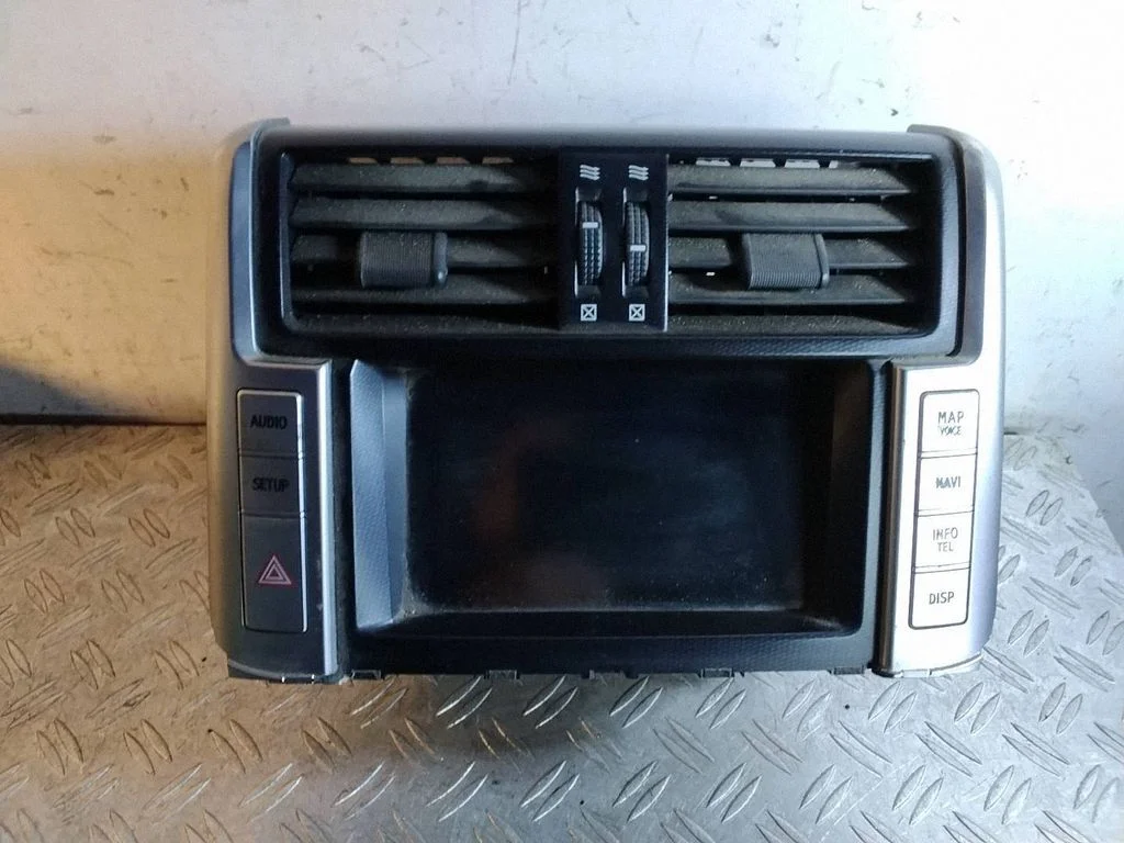 Ekraan / kuvar / väike ekraan – Toyota Land Cruiser (J150) (2009-)