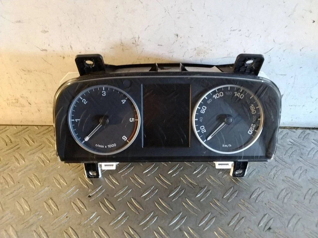 Speedometer (instrument cluster) – Land Rover Discovery Sport (2014-)