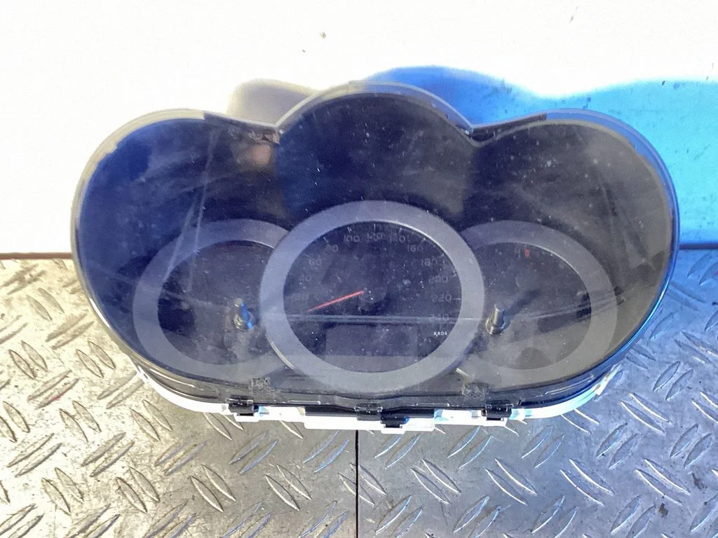 Speedometer (instrument cluster) – Toyota Auris 150 (2006-2012)