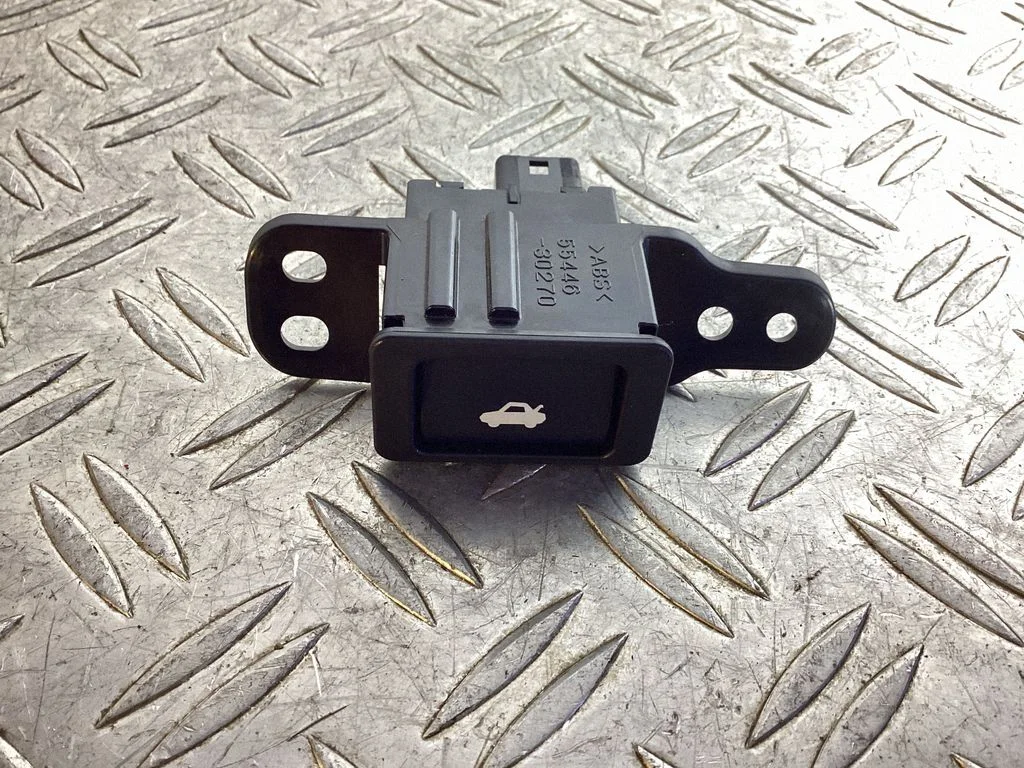 Tailgate/boot open switch button – Lexus GS 250 350 300H 450H (2013-)