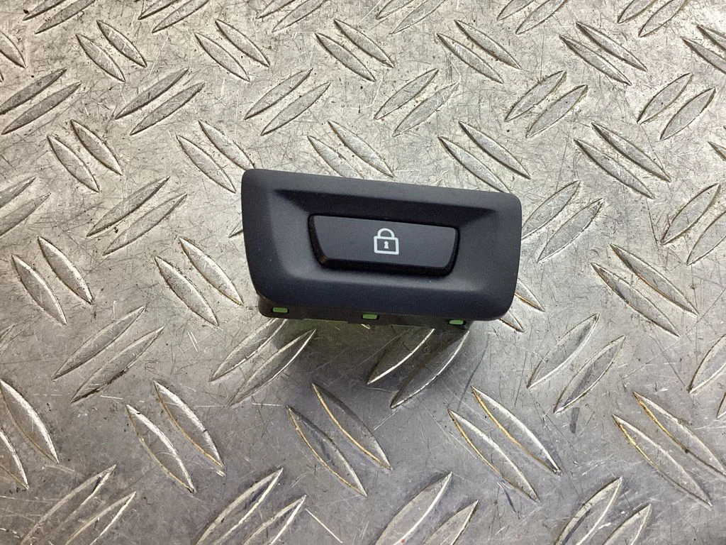 Tailgate/boot open switch button 9275120