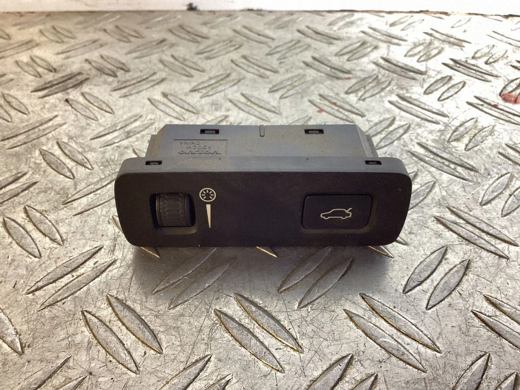 Tailgate/boot open switch button – Volvo S90, V90 (2016-)