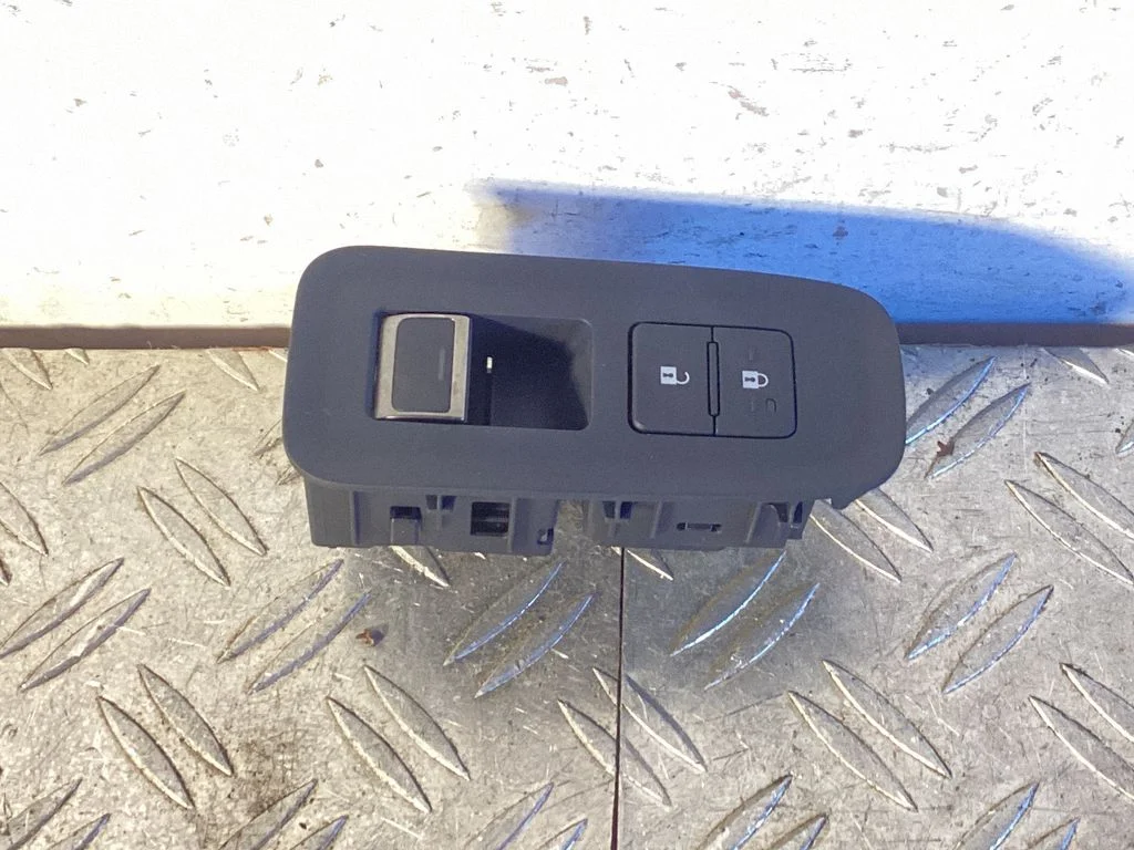 Electric window control switch – Lexus RX 450H (2016-)