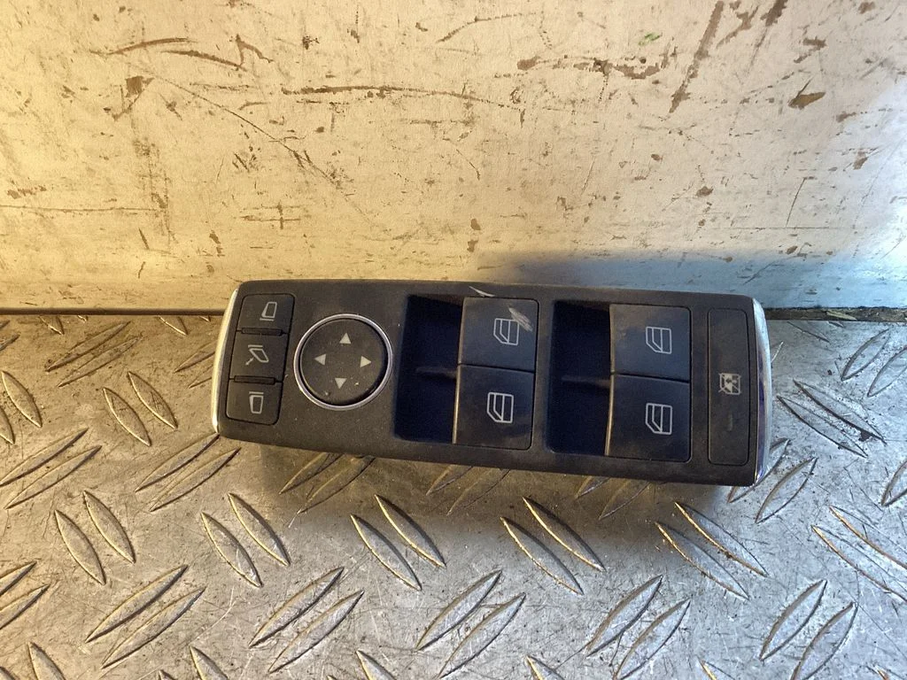 Electric window control switch – Mercedes-Benz C-Class AMG W204 (2007-2014)