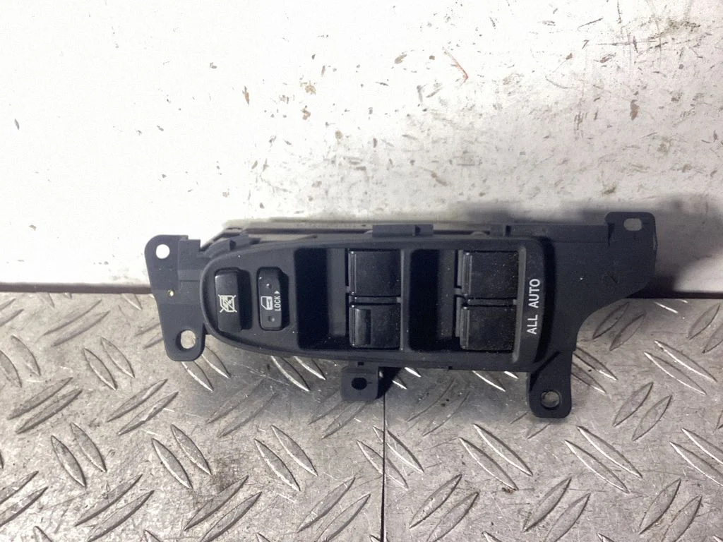Electric window control switch – Toyota RAV 4 (XA40) (2012-2018)