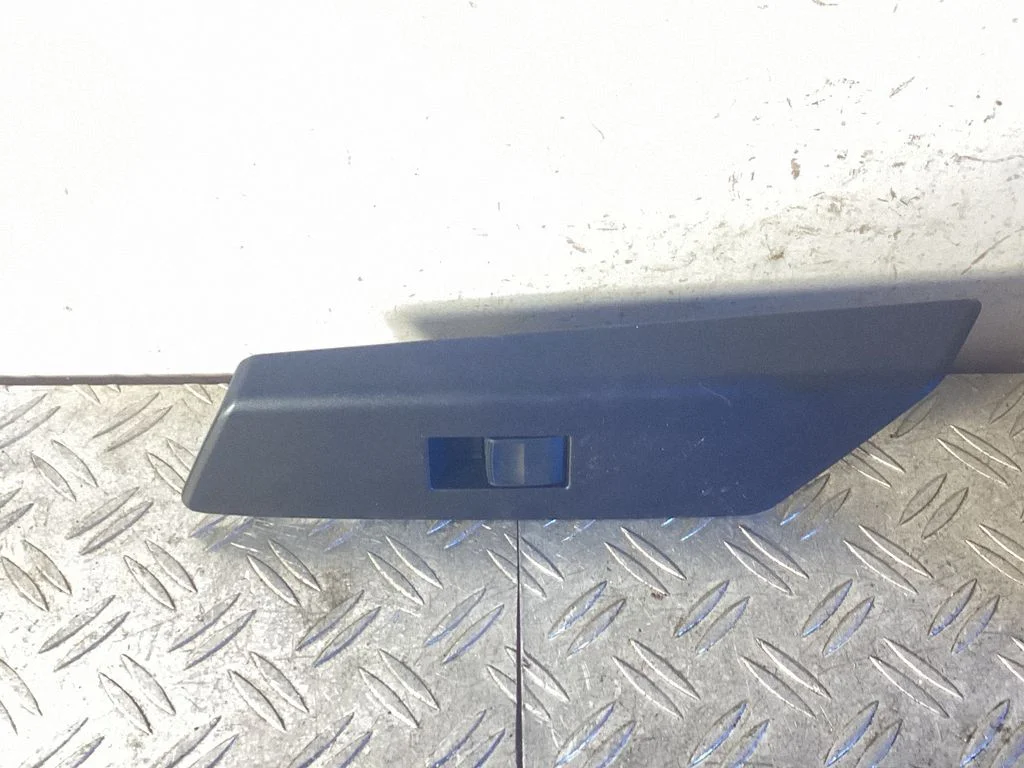 Electric window control switch – Toyota RAV 4 (XA40) (2012-2018)