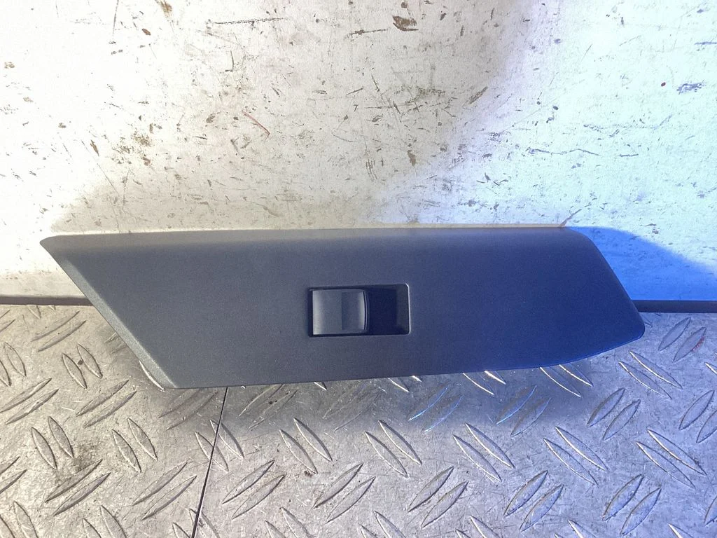 Electric window control switch – Toyota RAV 4 (XA40) (2012-2018)