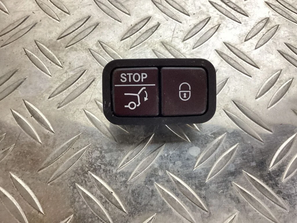 Tailgate/boot open switch button A2128210551