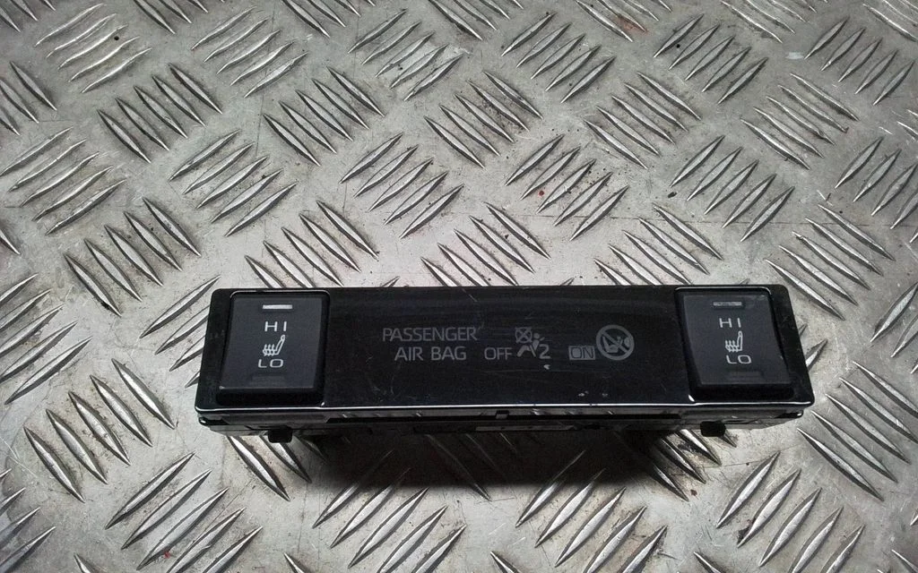 Seat heating switch 8395042540